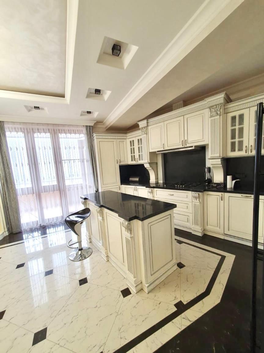 Роскошная Двухуровневая Квартира Luxurious Duplex Apartment 예레반 외부 사진